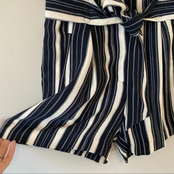 NWT H&M High Waist Navy Striped Wide  Leg Shorts Tie Belt Waist - Picture 5 of 16